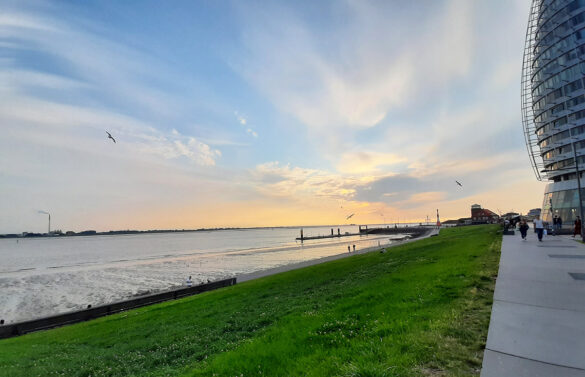 Bremerhaven-Deich-Blick Richtung-Nordsese